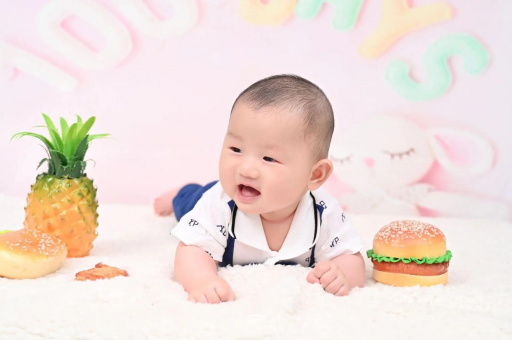 宜宾宝宝在妈妈肚子里